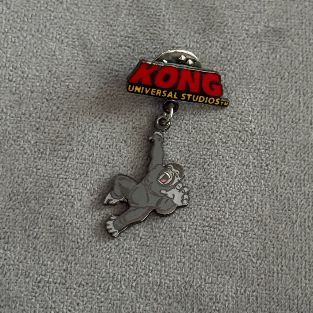 Vintage Universal Studios Kong Dangle Pin